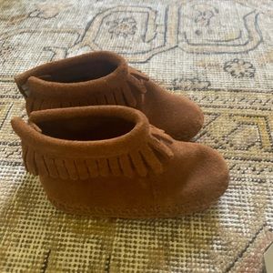 Baby Minnetonka booties NWT